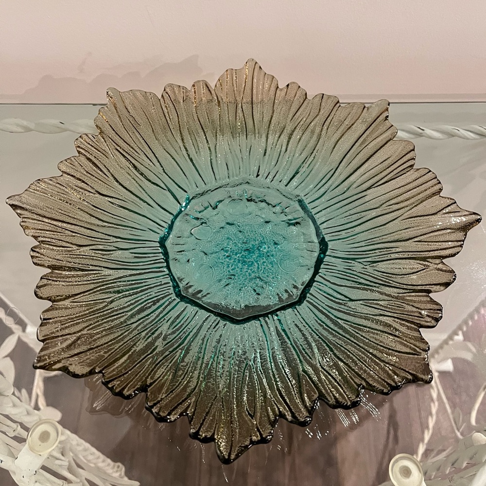 💚💙 Fabulous Flower Shaped Dish 💚💙